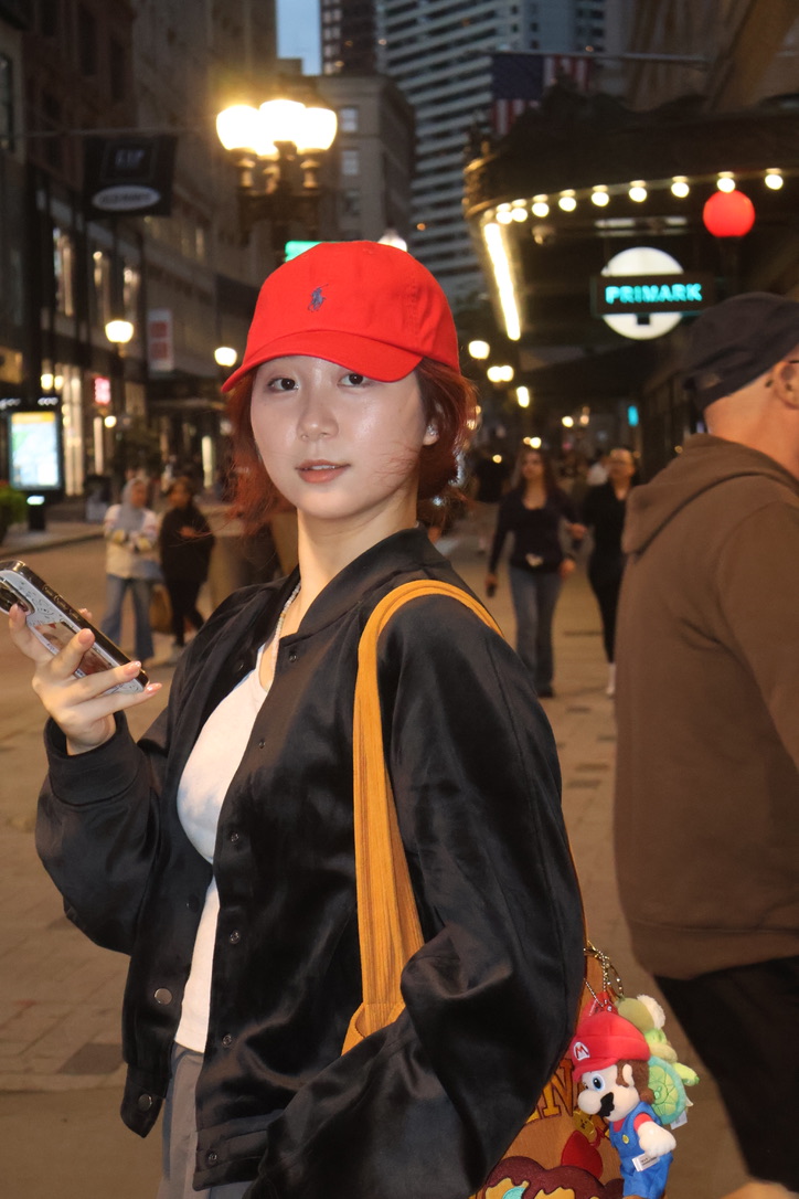 Rose 在城市夜景中